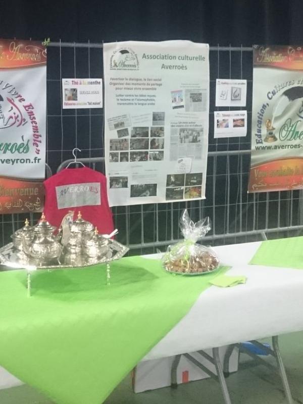 Le stand Averroès prêt à accueillir le public