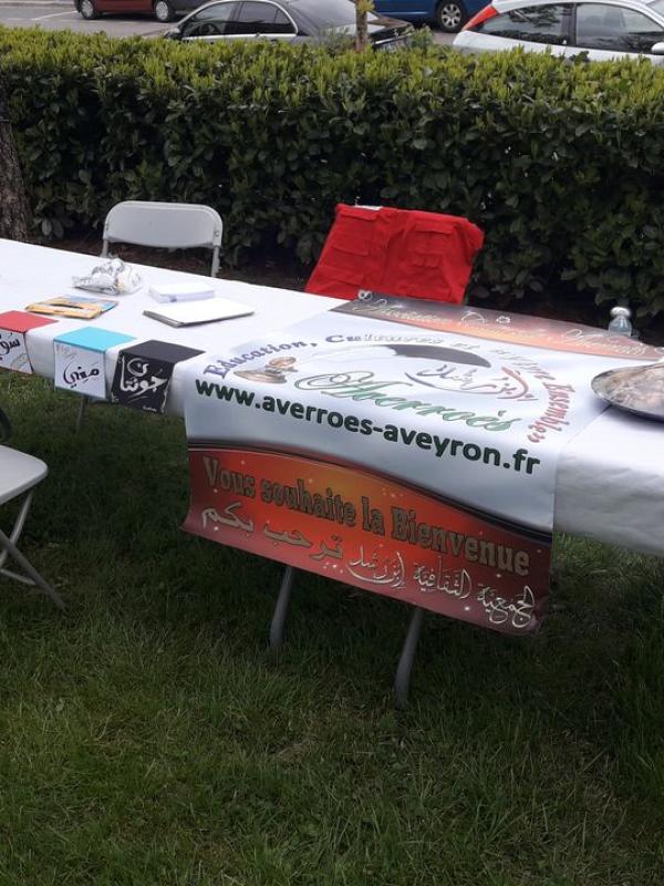 4 mai - Le stand d'Averroès est prêt