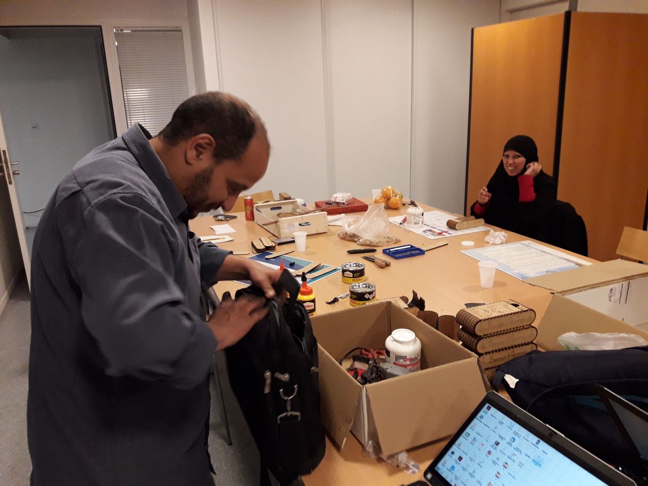 Soirée montage des boîtes à la MJC d'Onet-le-Château