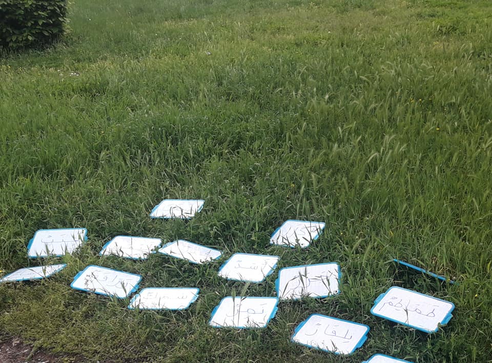 Dans la série les pédagogies actives, Bouba innove et délocalise le cours en plein air.