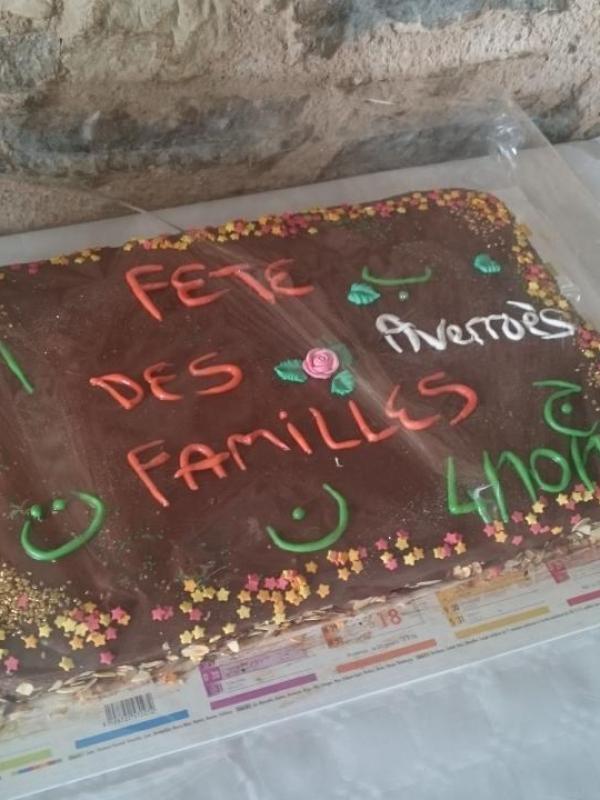 Merci Leyla pour le gâteau dédicacé : un exemplaire unique !