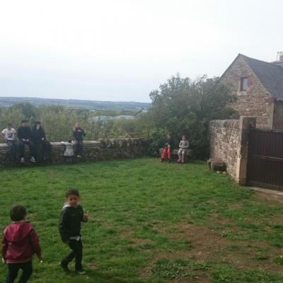 Les enfants profitent du parc du Château