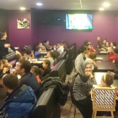 60 personnes au total profitent du repas offert par l'association