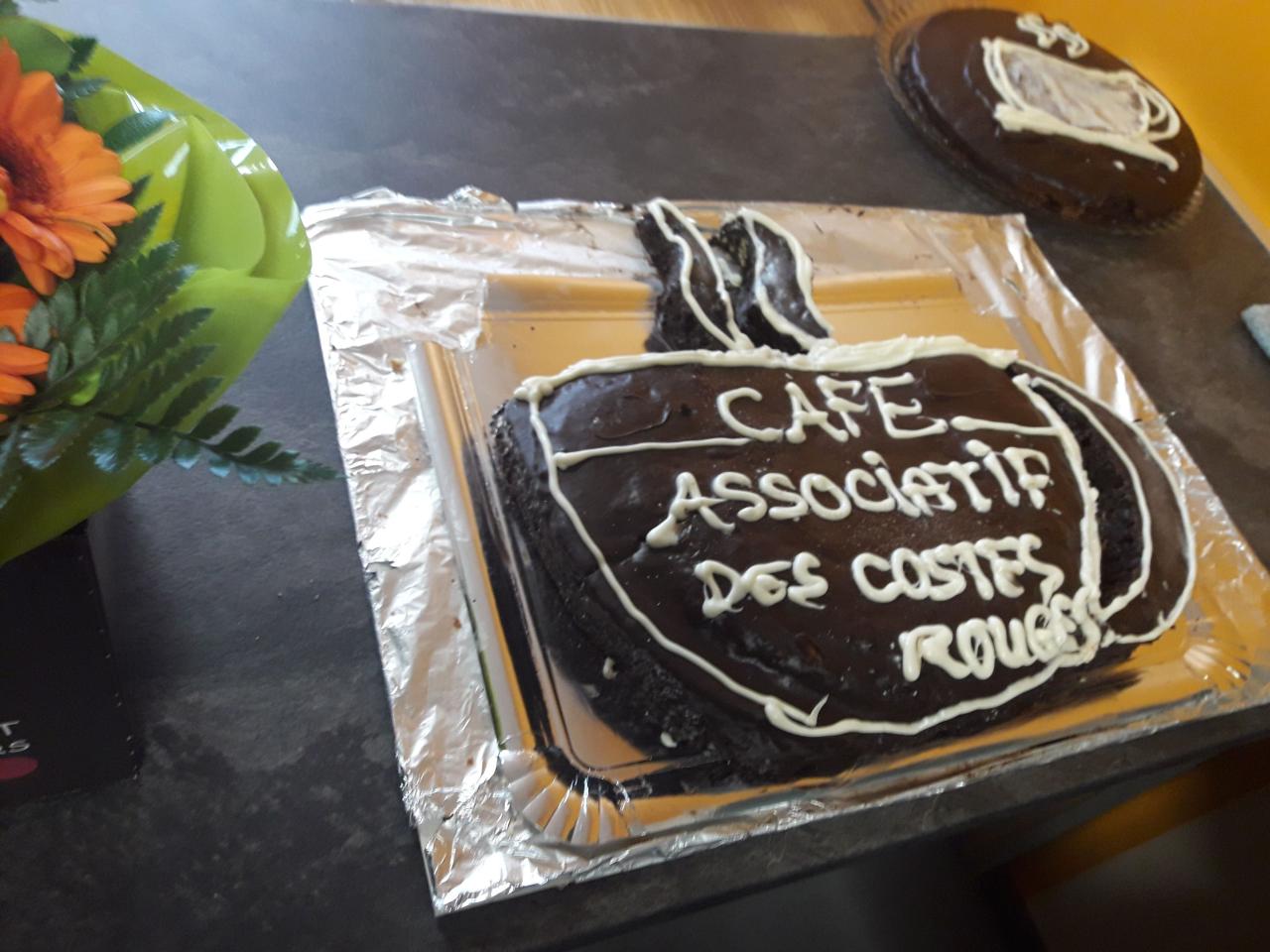 Parmi les bénévoles du café associatif et d'Averroès, de vrais talents. Merci Leïla !!!