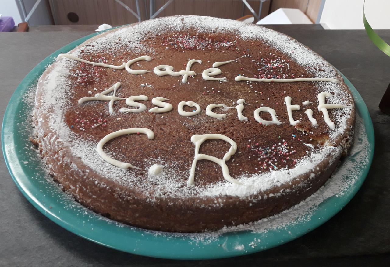 Parmi les bénévoles du café associatif et d'Averroès, de vrais talents. Merci Leïla !!!